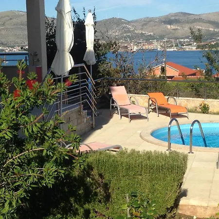 Leona With Private Pool *