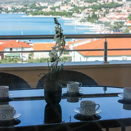 Apartment Leona With Private Pool Trogir