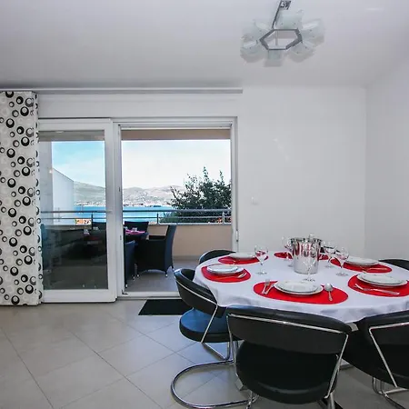 Apartment Leona With Private Pool