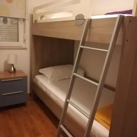Leona With Private Pool Apartment *