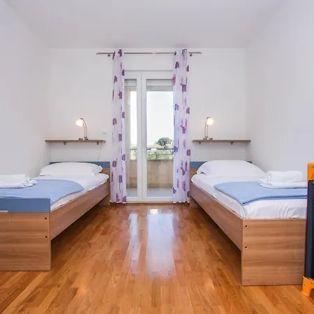 Leona With Private Pool Apartment Trogir