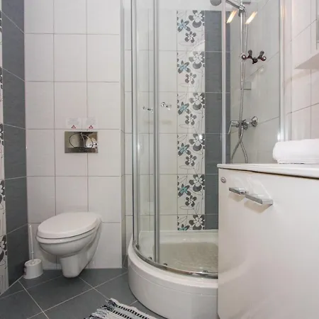 Apartment Leona With Private Pool Trogir