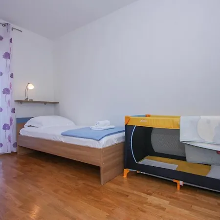 Apartment Leona With Private Pool Trogir